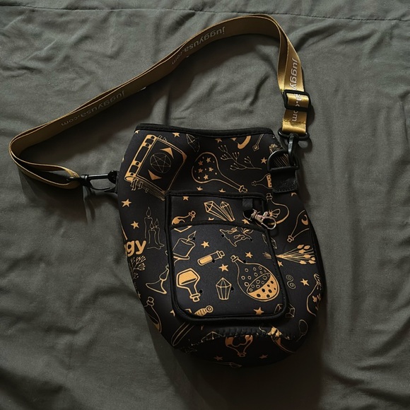 Juggy Witchy water bottle sleeve - Picture 1 of 3